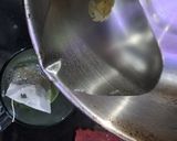 Foto langkah ke 2 dari resep Teh Susu Jahe.