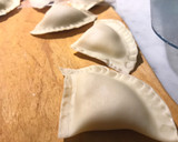 Foto del paso 9 de la receta: Triangolini alla empanatta!!!! (pasta rellena tipo ravioles/sorrentinos con masa para empanadas)