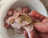 Foto del passaggio 1 della ricetta Durelli di pollo con cipolle
