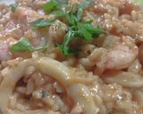 Foto del paso 5 de la receta: Arroz con aros de calamar y langostinos en 30 minutos