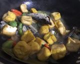 Foto langkah ke 5 dari resep Pindang asin masak santan.