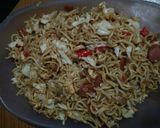 Foto langkah ke 5 dari resep Mie Telor Goreng.
