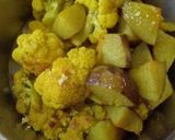 ফুলকপি দিয়ে হাঁসের ডিমের ডালনা (Fulkopi diye hanser dimer dalna recipe in Bengali) রেসিপি ধাপ - 2 ছবি