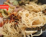 รูปขั้นตอนการทำที่ 4 ของ ยากิโซบะ ทำง่ายอร่อยมาก เคล็ดลับผักผัดหอมซอส ผักนิ่มไม่แข็ง