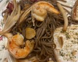 Foto del paso 7 de la receta: Emperador y Langostinos con Fideos Japoneses y Mantequilla de Ajo
