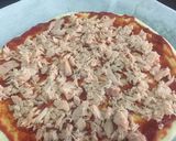 A picture of step 3 of Tuna & Tomato Pizza.