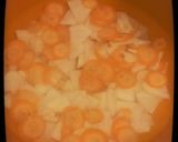 Foto langkah ke 1 dari resep Sayur tumis sosis.