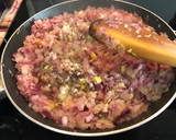 Foto del paso 1 de la receta: Pasta de cebollas caramelizadas y vino