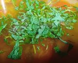 Hình bước làm 2 của món Canh cà chua nấu sườn mực chua cay