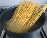 Foto del paso 1 de la receta: Fusilli lunghi al aglio olio e peperoncino
