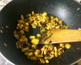 A picture of step 2 of Kanda poha.