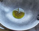 A picture of step 2 of Aloo capsicum ki sabji.