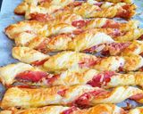 Csavart feketeerdei sonkás-sajtos rúd recept fázis 5 fotója