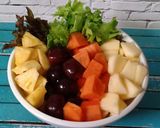 Foto langkah ke 2 dari resep Salad buah pepaya tabur keju dan tips cuci anggur.
