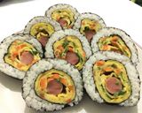 Foto langkah ke 3 dari resep Tamagoyaki Sushi Roll.