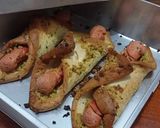 Foto langkah ke 6 dari resep GATA-46: SAUSAGE GARLIC BREAD.