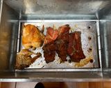 Foto del paso 3 de la receta: Chanchito y pollo a la caja china, te encantará