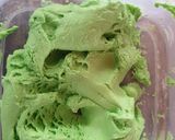 A picture of step 2 of Bugis Mandi (steam gluten rice cake).