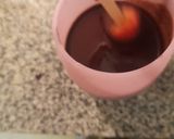 Foto del paso 3 de la receta: Frutillas bañadas en chocolate tipo piruletas