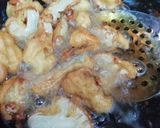 A picture of step 3 of Gobhi Ke Pakode.