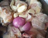 A picture of step 1 of Beef Paye.