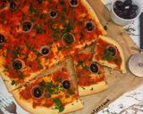 صورة لخطوة 5 من وصفة 🍕 بيتزا السميد 🍕