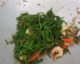 Foto langkah ke 2 dari resep Tumis pakis terasi.