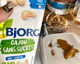 Une image de l'étape 1 de Snack proteiné et gourmand au beurre de cacahuètes, chocolat, flocons d’avoine et fruits secs.
