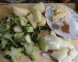 Foto del paso 1 de la receta Crema de brécol con jengibre, semillas de amapola y queso Pecorino