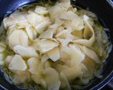 Foto del paso 2 de la receta: Tortilla de patata con cebolla y tomate