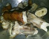 A picture of step 1 of Beef paya.