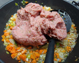 Foto del paso 3 de la receta: Tronquitos de calabacín rellenos de pollo y verduras