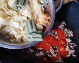 Foto del paso 2 de la receta: Tulipanes de pasta con boloñesa picante🌷