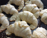 Foto del paso 12 de la receta: Medialunas de Manteca con Empaste