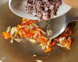 Foto langkah ke 6 dari resep Tumis Pare Cumi Asin.