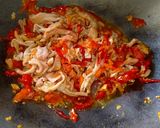 Foto langkah ke 3 dari resep Tumis usus tempe gembus kemangi pedas.