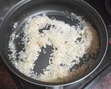 Foto del paso 5 de la receta: Contramuslo de pollo en salsa rubia con arroz blanco