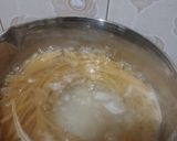 Foto langkah ke 1 dari resep Spaghetti Alfredo.