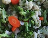Foto langkah ke 2 dari resep Tumis Sosis Warna-Warni.