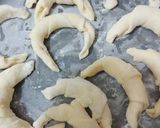 Foto del paso 6 de la receta: Medialunas saladas con royal