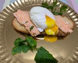 A picture of step 3 of Toasted Bread with Salmon and Poached Egg.