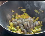 Foto del paso 2 de la receta: Espaguetis con puerro y langostinos