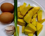รูปขั้นตอนการทำที่ 1 ของ ฟักทองผัดไข่