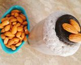 A picture of step 3 of Oreo and almond shake.