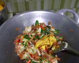 Foto langkah ke 3 dari resep Bihun Goreng Basosis.