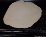 A picture of step 3 of Pizza with minced beef and egg.
