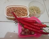 Foto langkah ke 1 dari resep Balado teri kacang tanah.