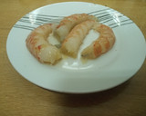 Foto del paso 2 de la receta: ✅🗣📢 Calamares y gambones con cebolla al vino blanco 🦑🦐