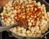 A picture of step 3 of Masala makhana.