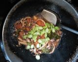 Foto langkah ke 5 dari resep Tumis Cumi Petai.